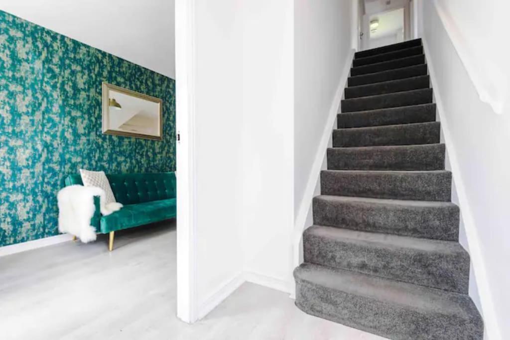 Spacious 5 Bedroom Home Hosted By Mcr Dens Mánchester Exterior foto