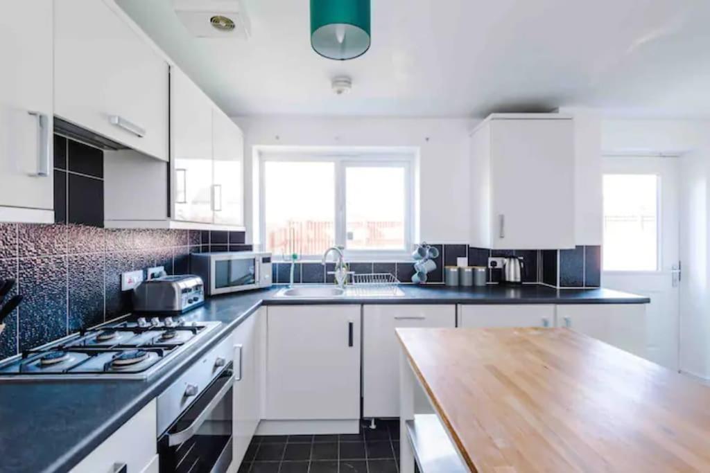 Spacious 5 Bedroom Home Hosted By Mcr Dens Mánchester Exterior foto
