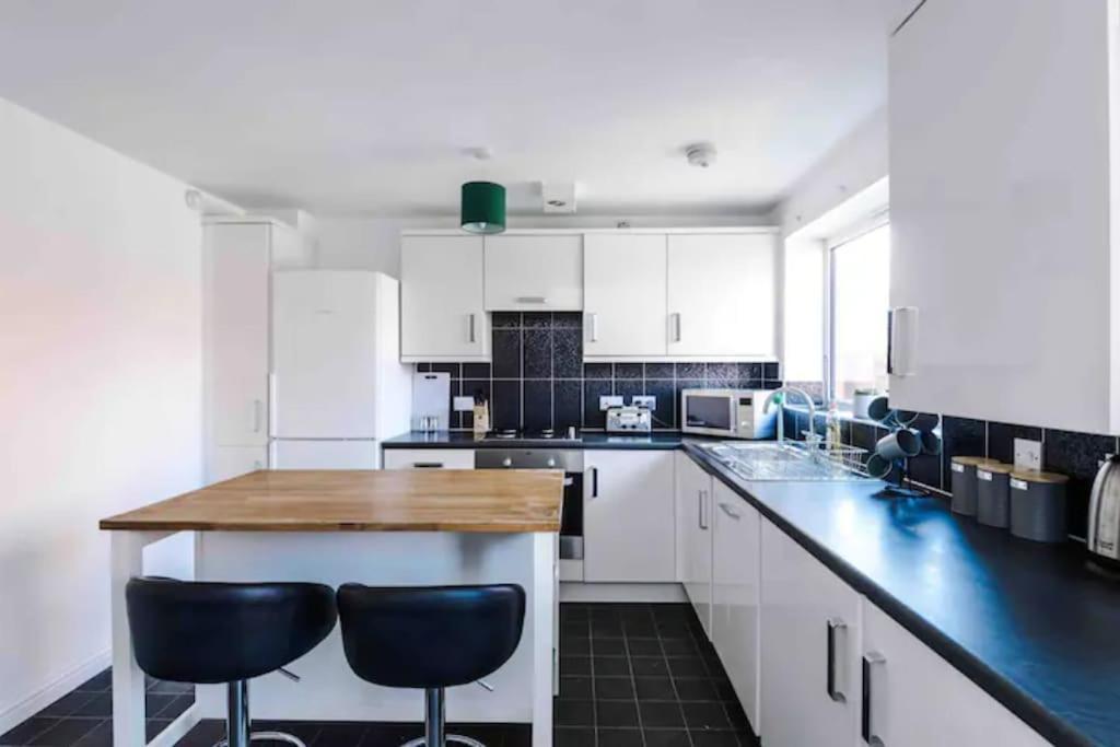 Spacious 5 Bedroom Home Hosted By Mcr Dens Mánchester Exterior foto